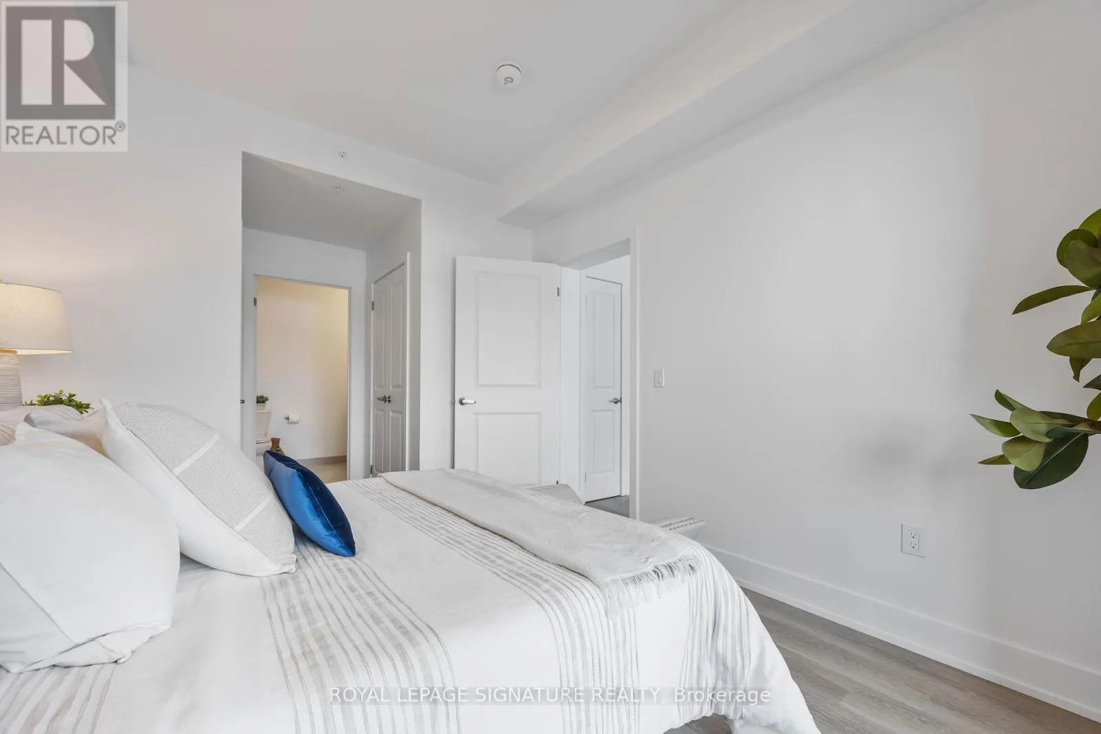 303 - 19B WEST STREET N