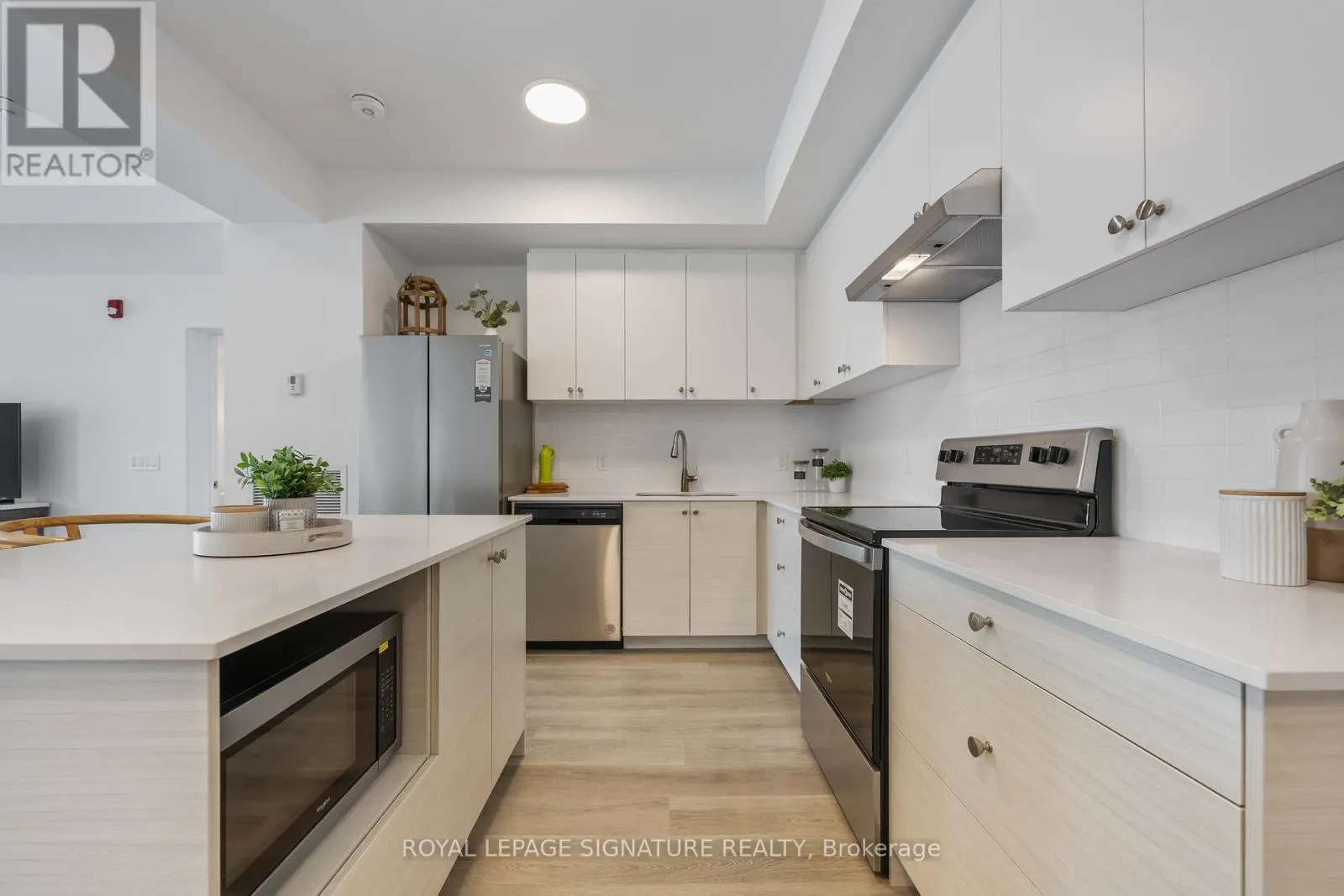 303 - 19B WEST STREET N