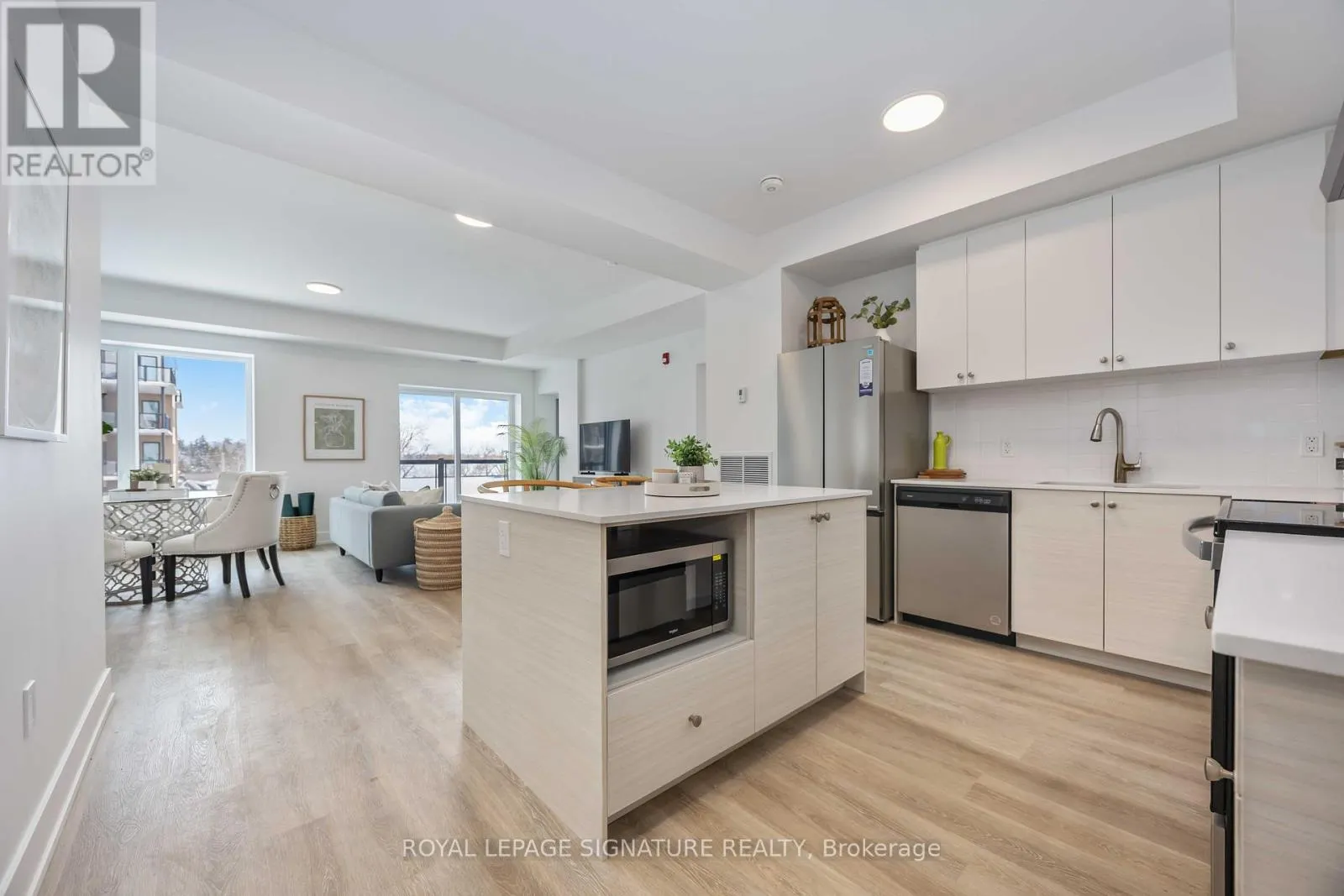 303 - 19B WEST STREET N