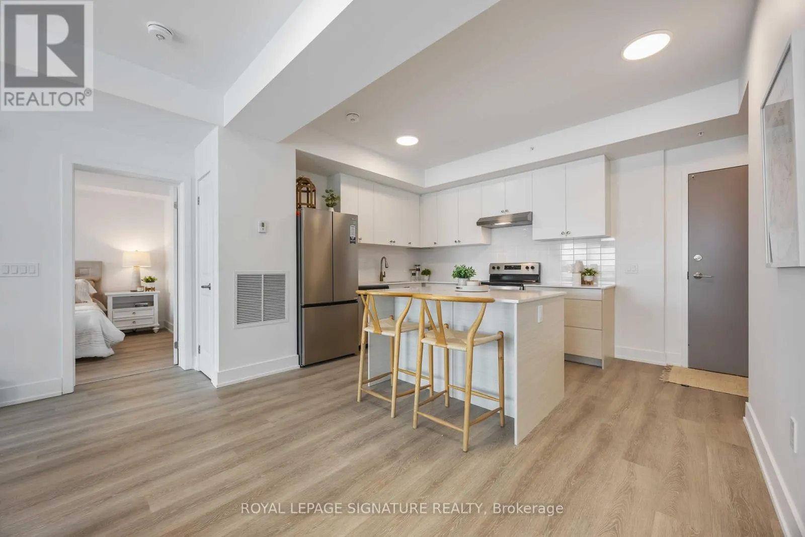 303 - 19B WEST STREET N