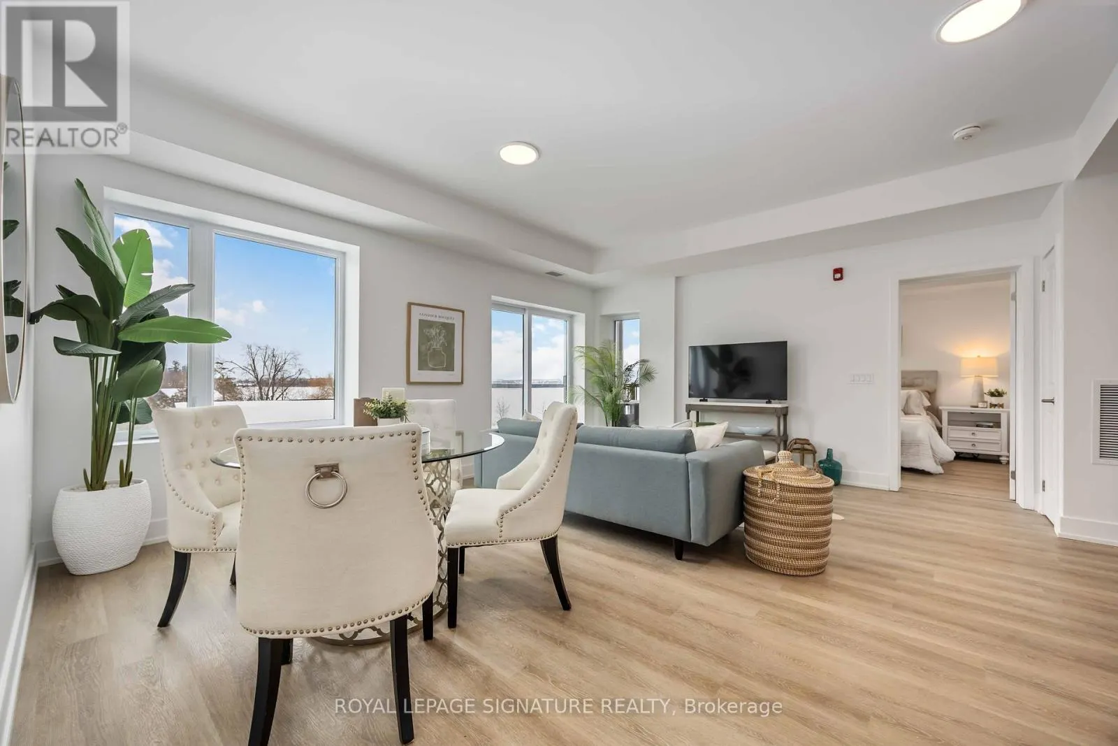 303 - 19B WEST STREET N