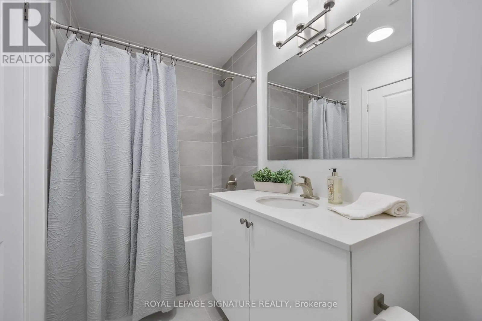 303 - 19B WEST STREET N