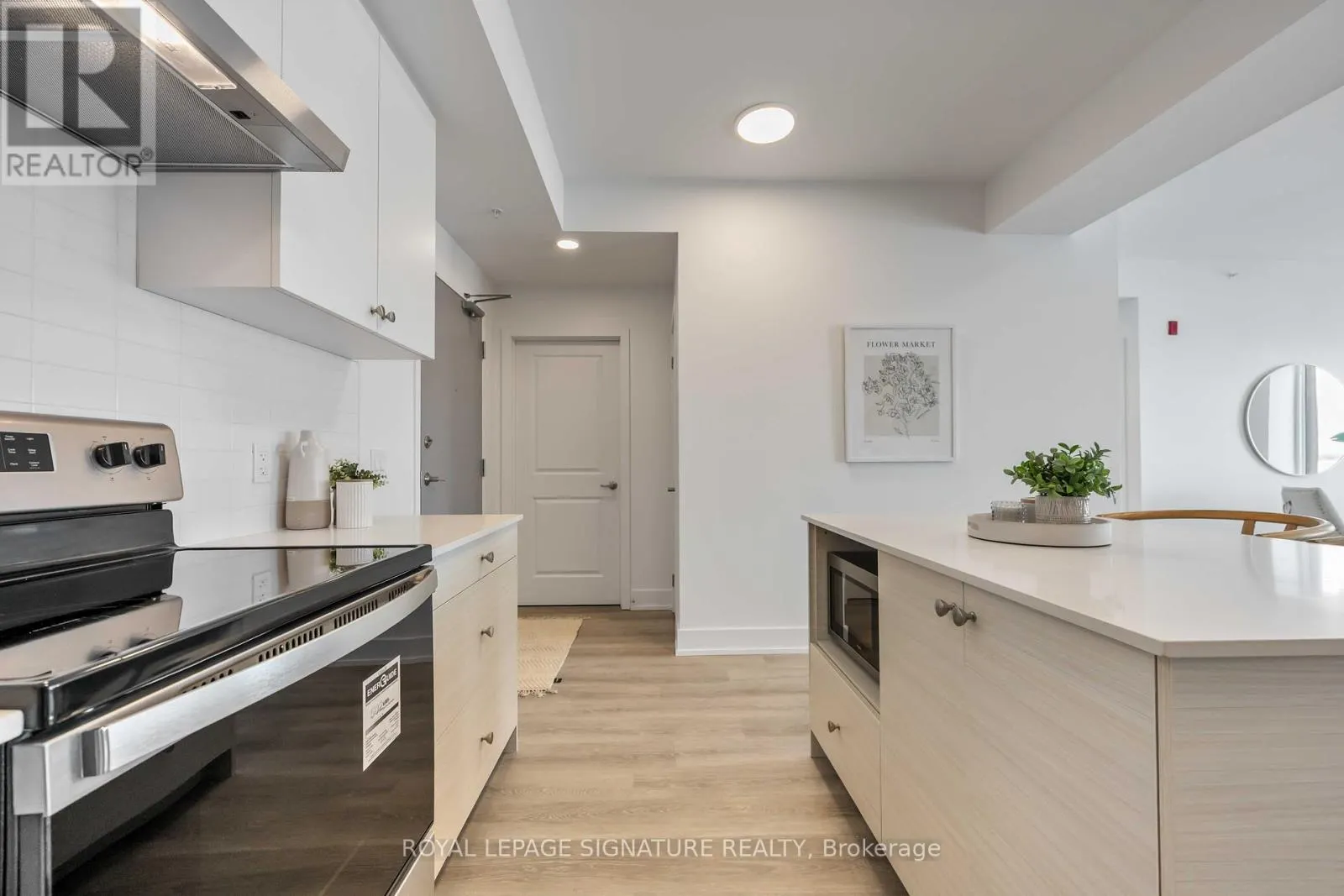 303 - 19B WEST STREET N