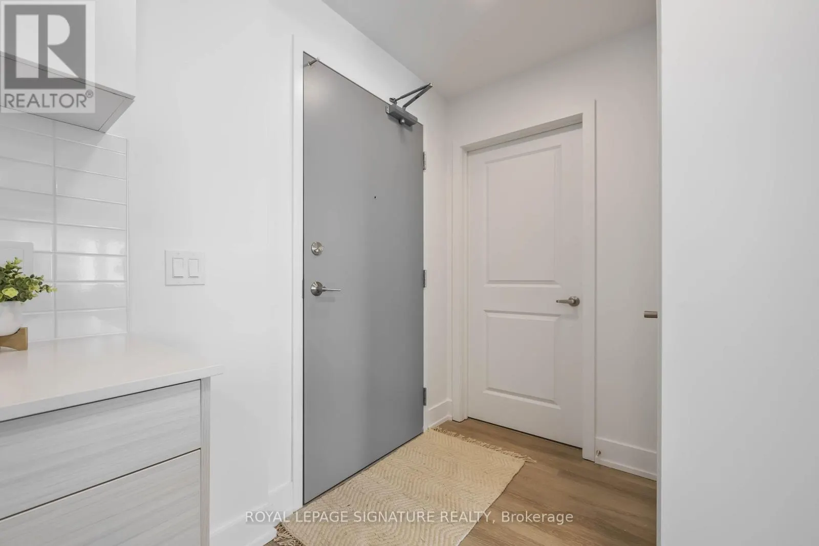 303 - 19B WEST STREET N