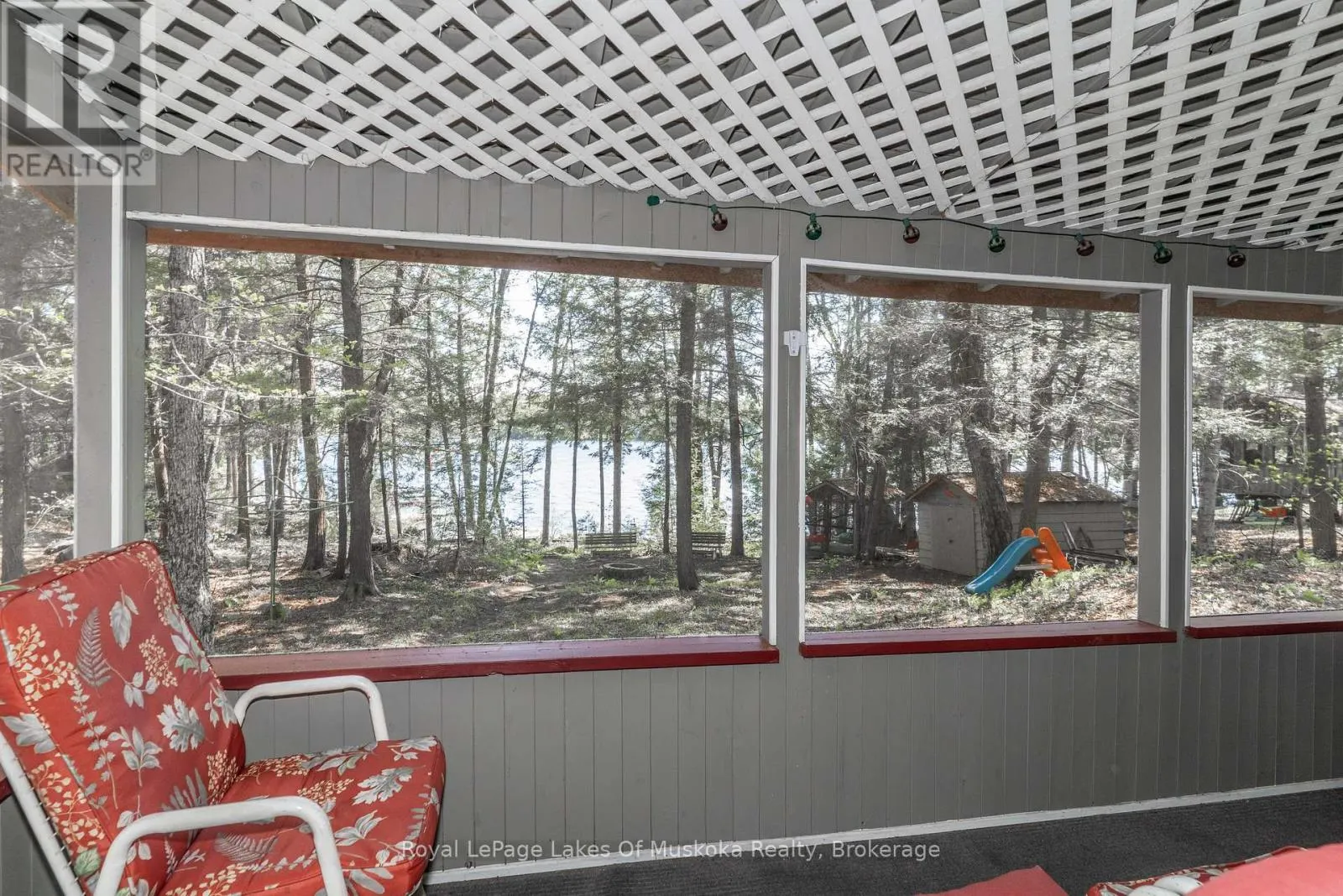1082 LAKESHORE DRIVE S