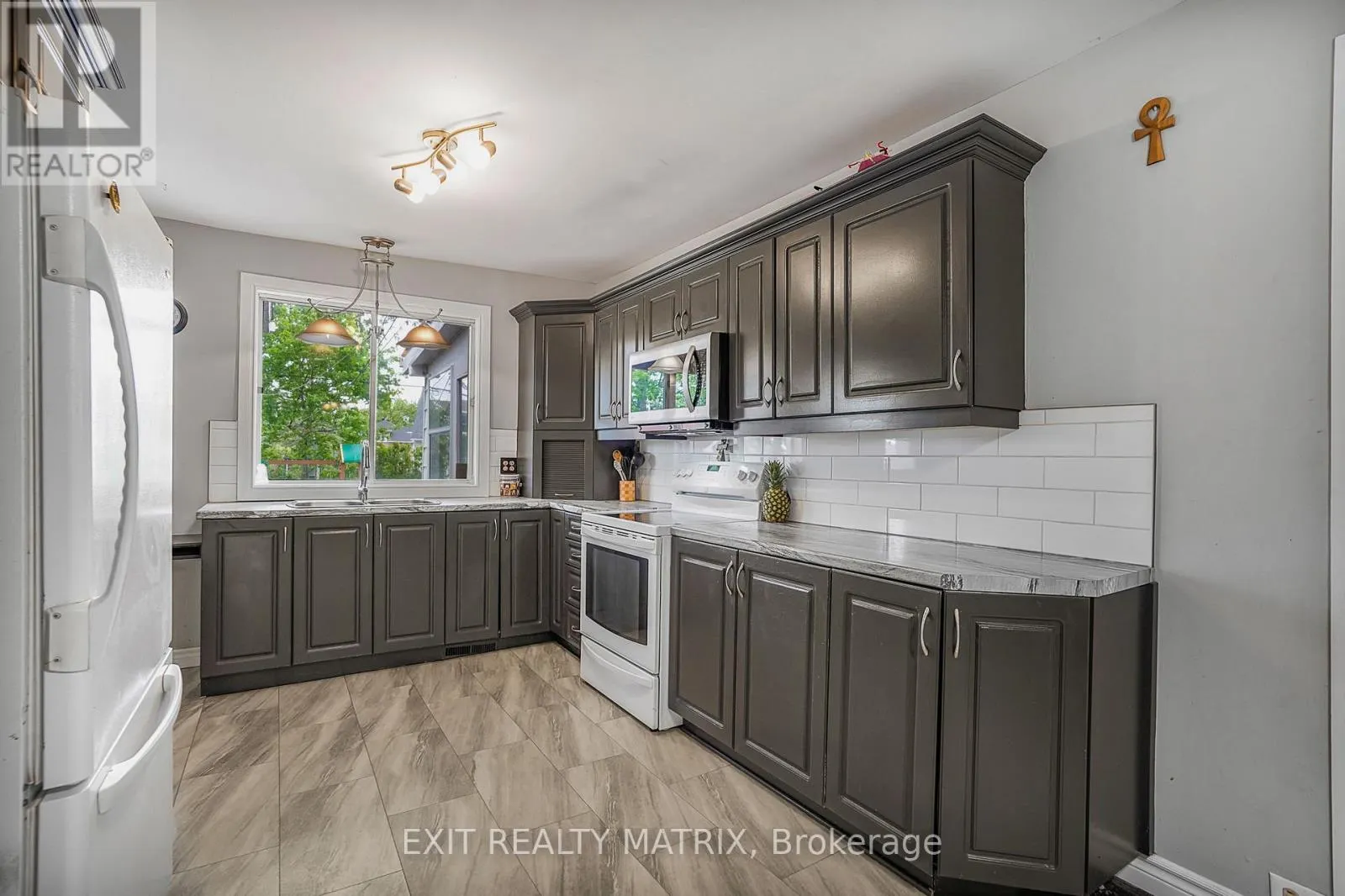 453 GARNEAU ROAD