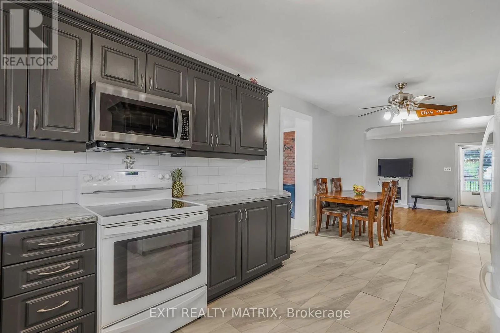 453 GARNEAU ROAD