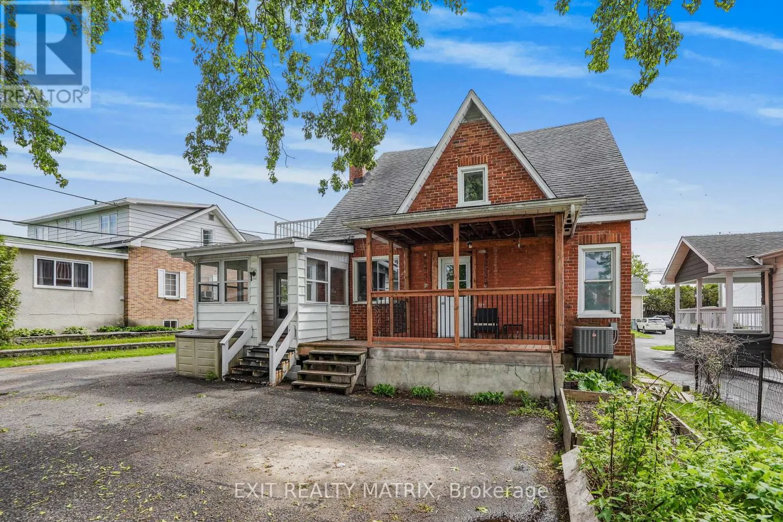 453 GARNEAU ROAD