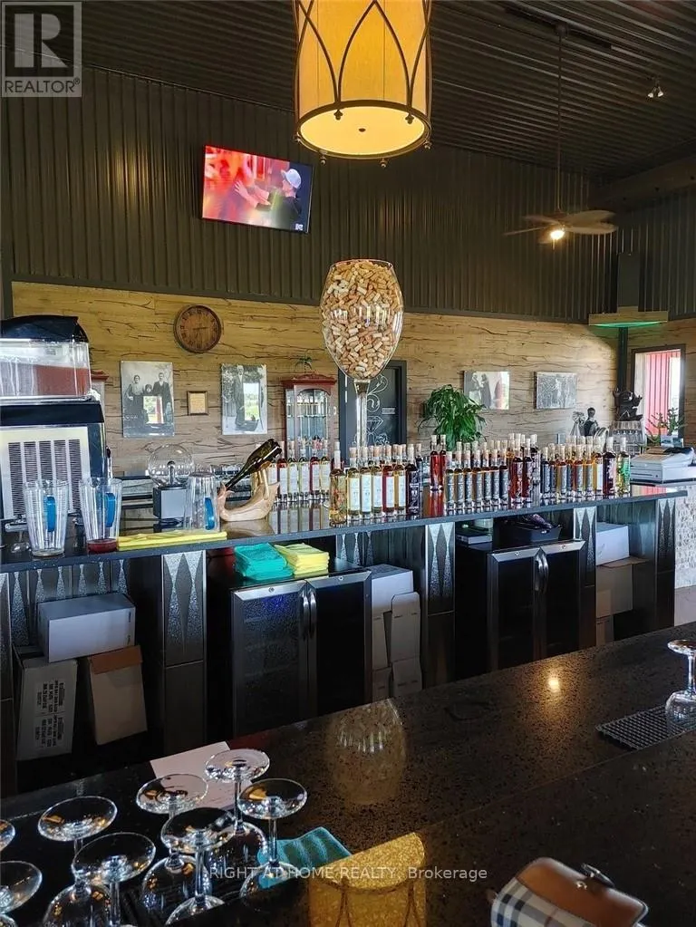 4581 SERVICE ROAD N