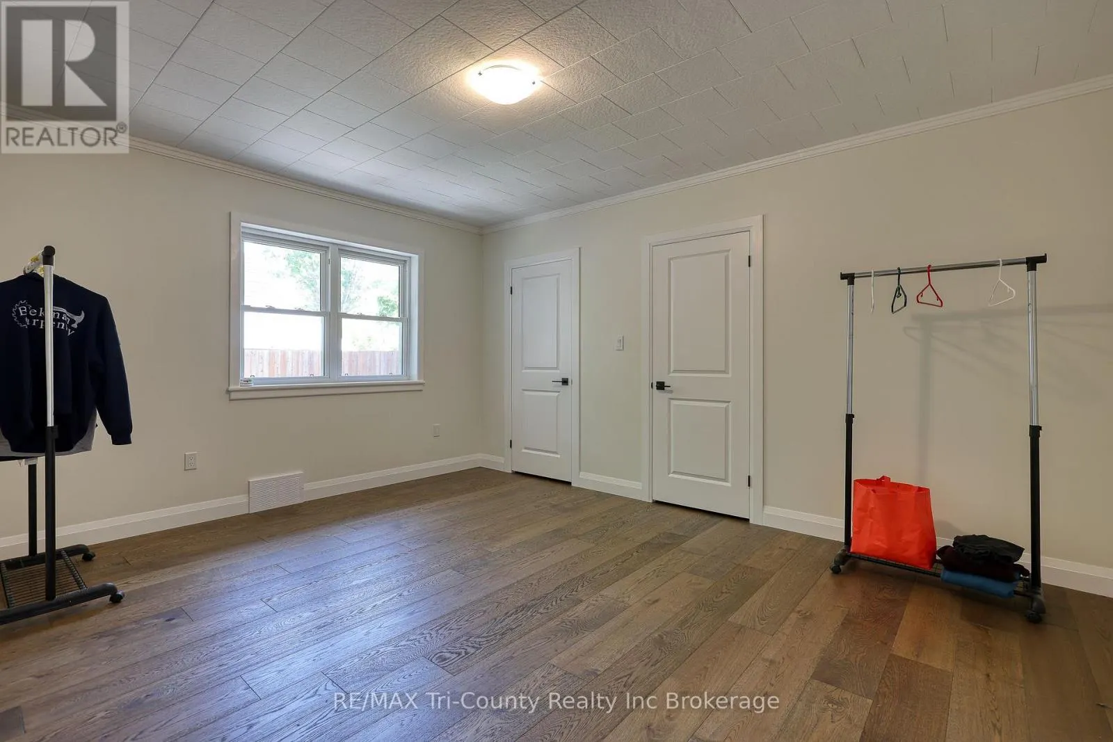 16 DELEVAN CRESCENT