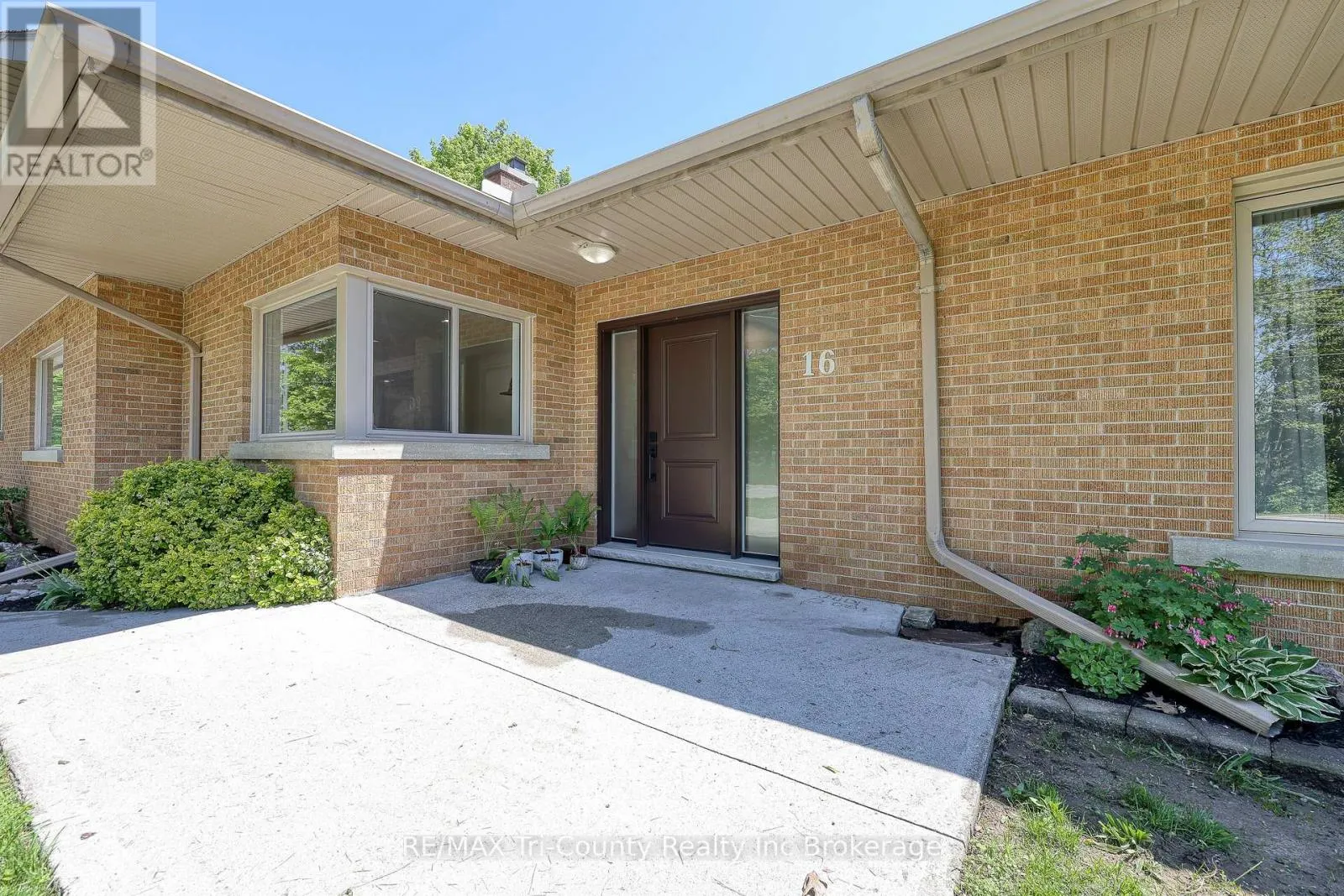 16 DELEVAN CRESCENT