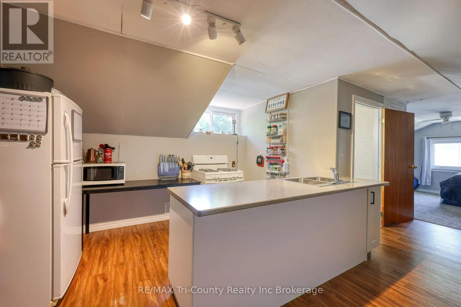 16 DELEVAN CRESCENT