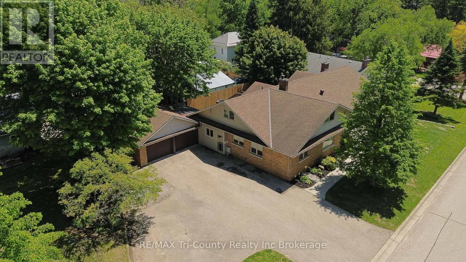 16 DELEVAN CRESCENT