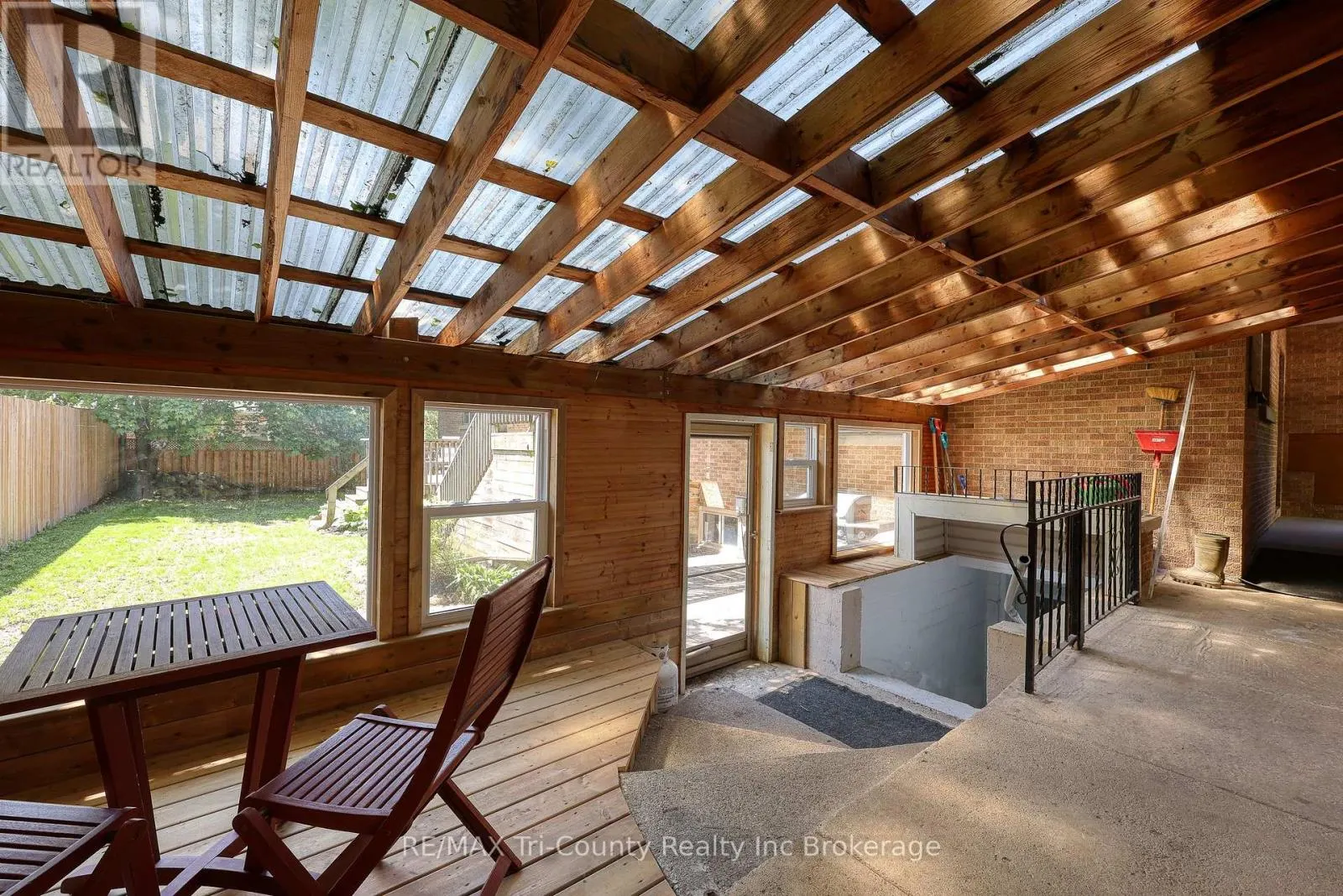 16 DELEVAN CRESCENT