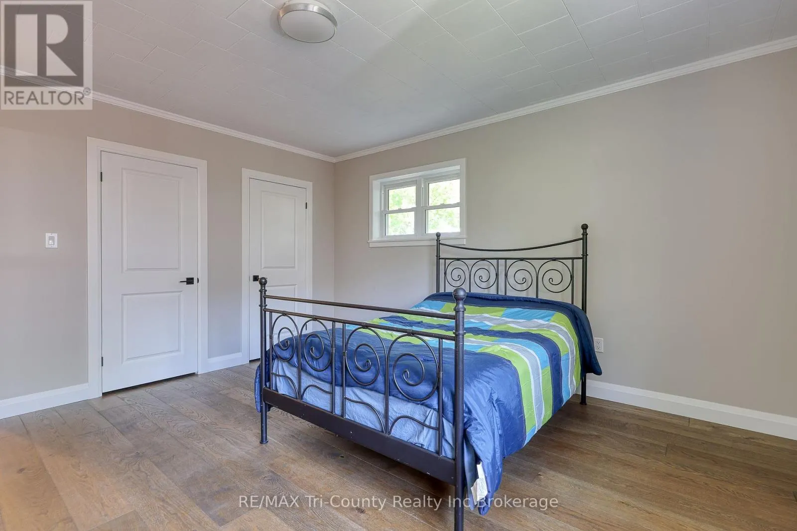 16 DELEVAN CRESCENT