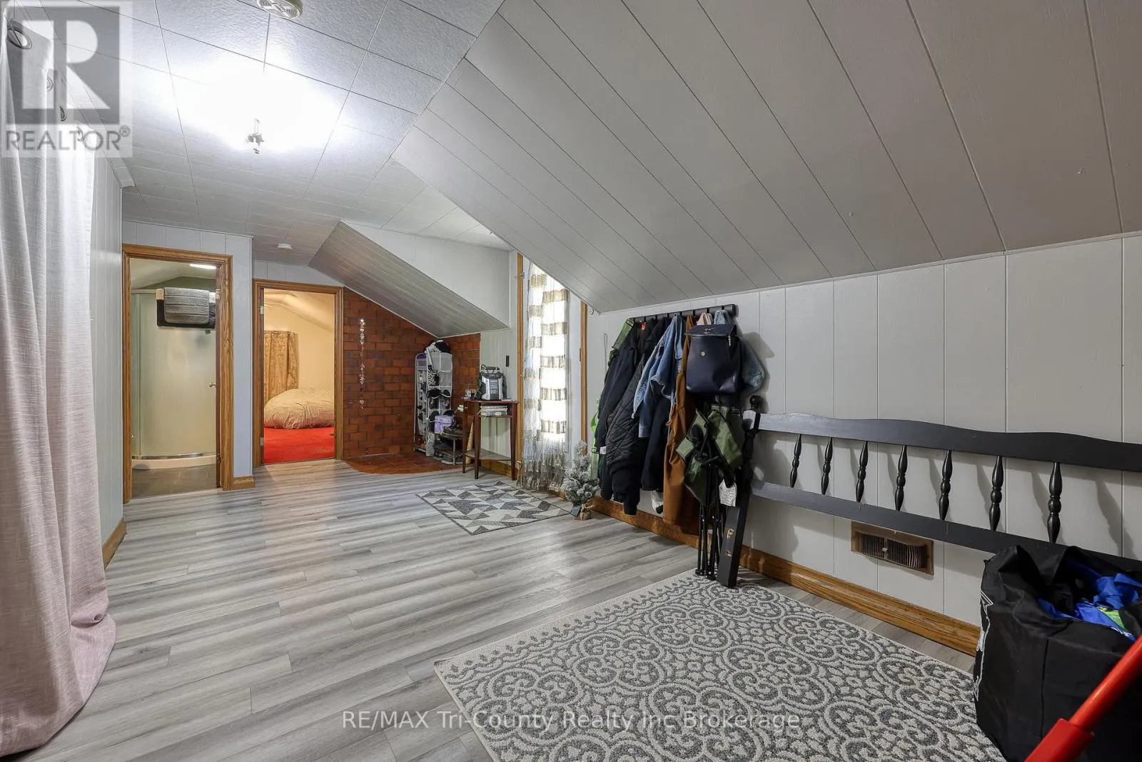 16 DELEVAN CRESCENT