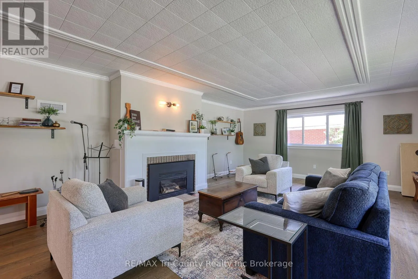 16 DELEVAN CRESCENT