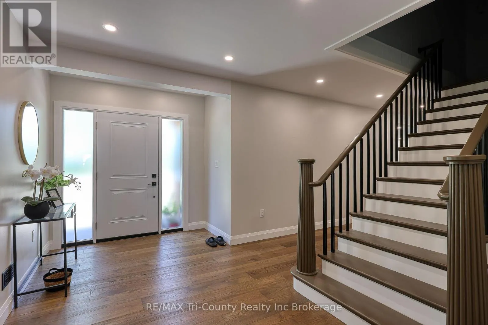 16 DELEVAN CRESCENT