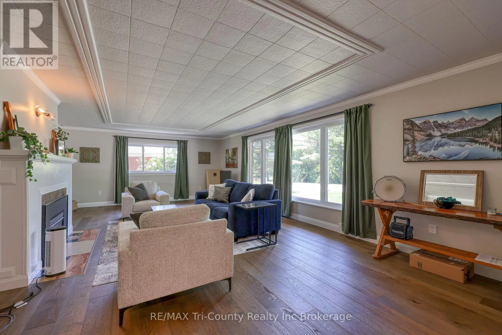16 DELEVAN CRESCENT