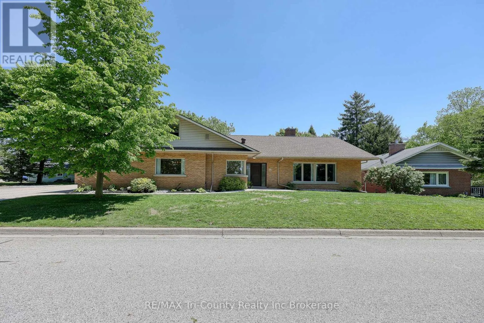 16 DELEVAN CRESCENT