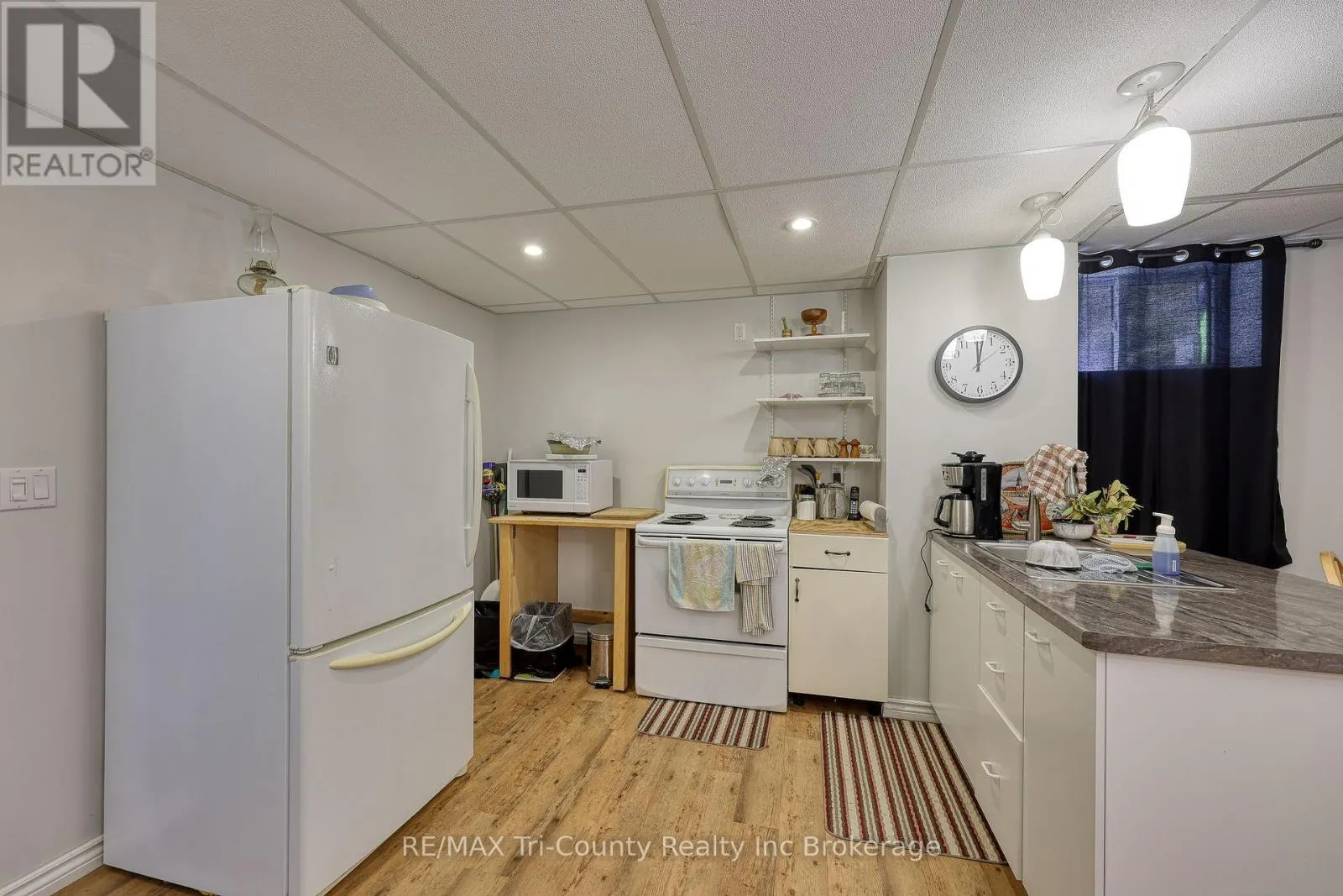 16 DELEVAN CRESCENT