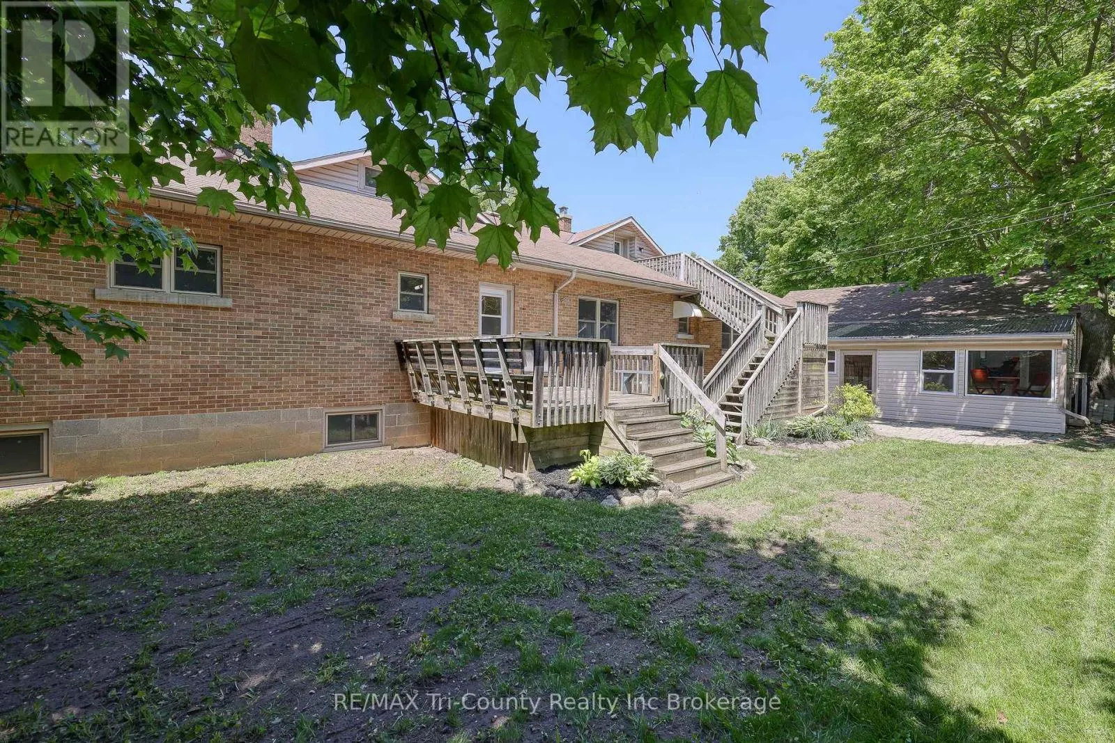 16 DELEVAN CRESCENT