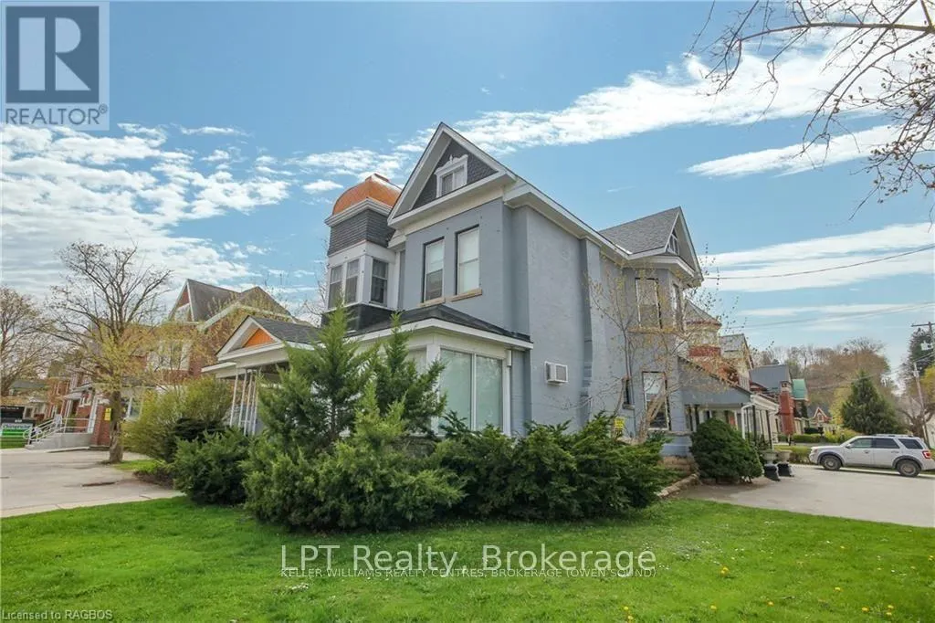 900 2ND AVENUE W