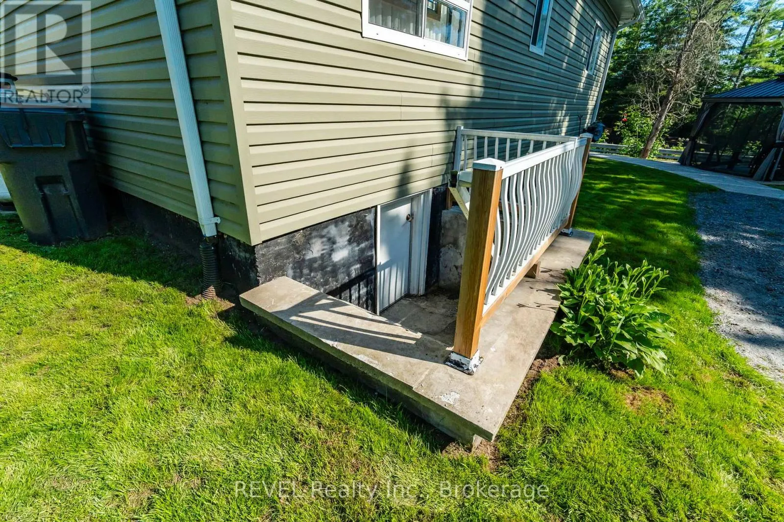 1006 RIVER STREET