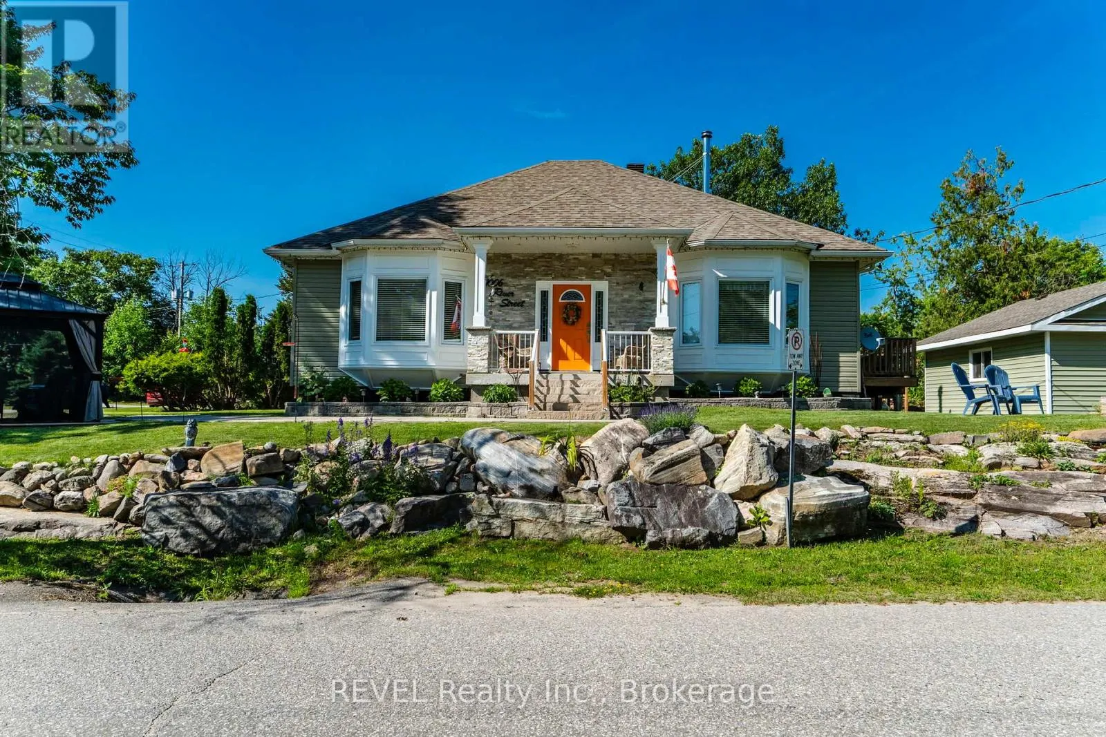 1006 RIVER STREET