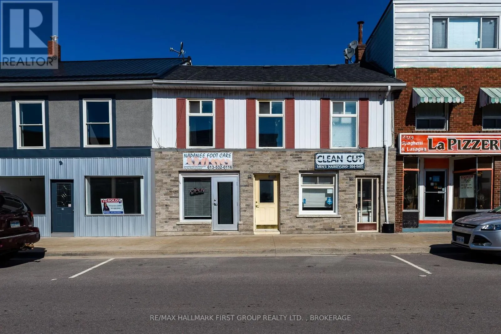 19/21 DUNDAS STREET W