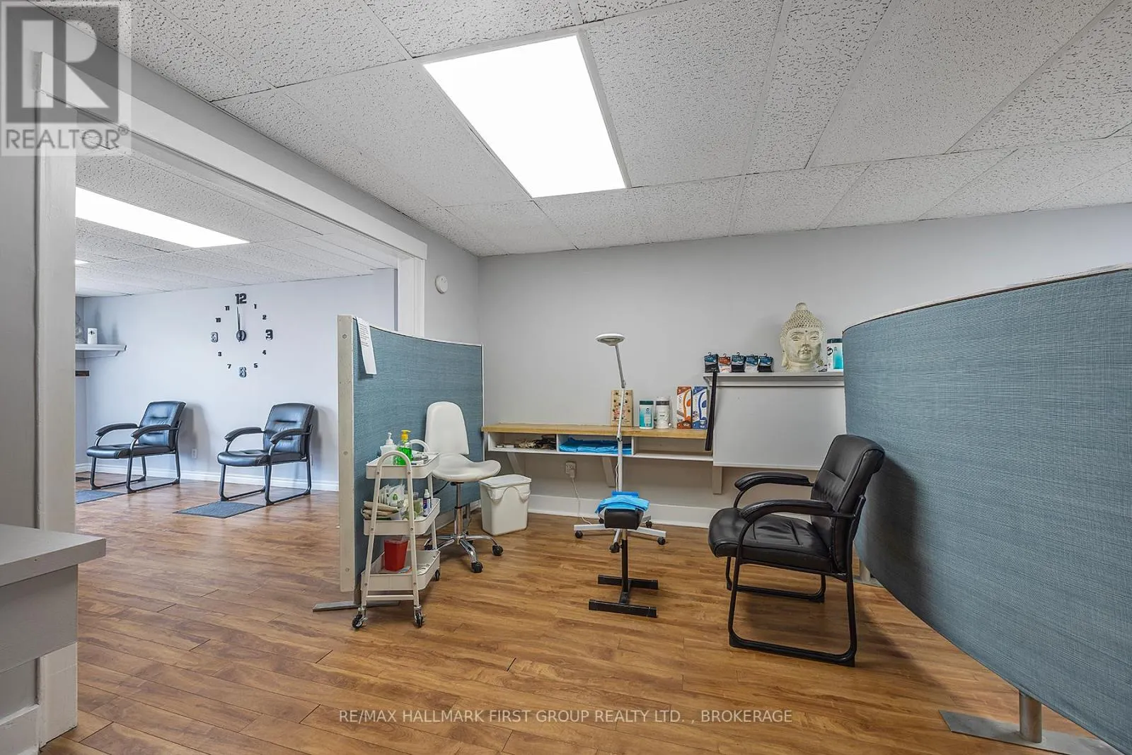 19/21 DUNDAS STREET W