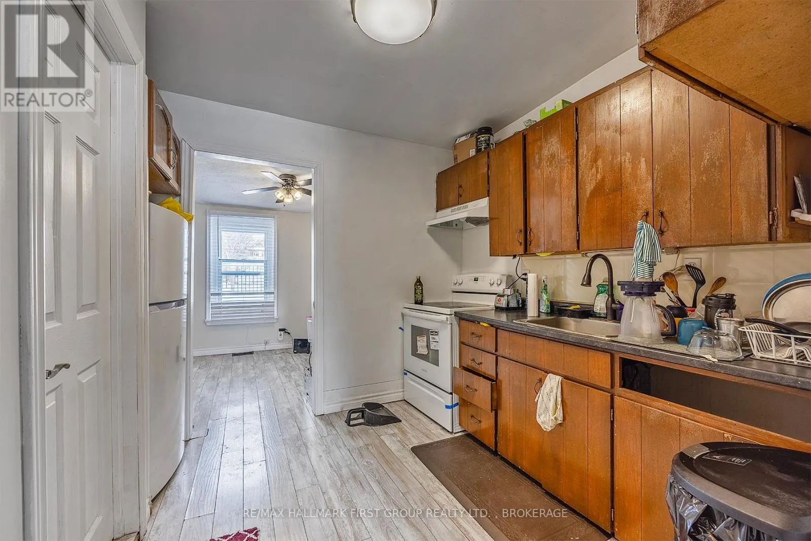 19/21 DUNDAS STREET W