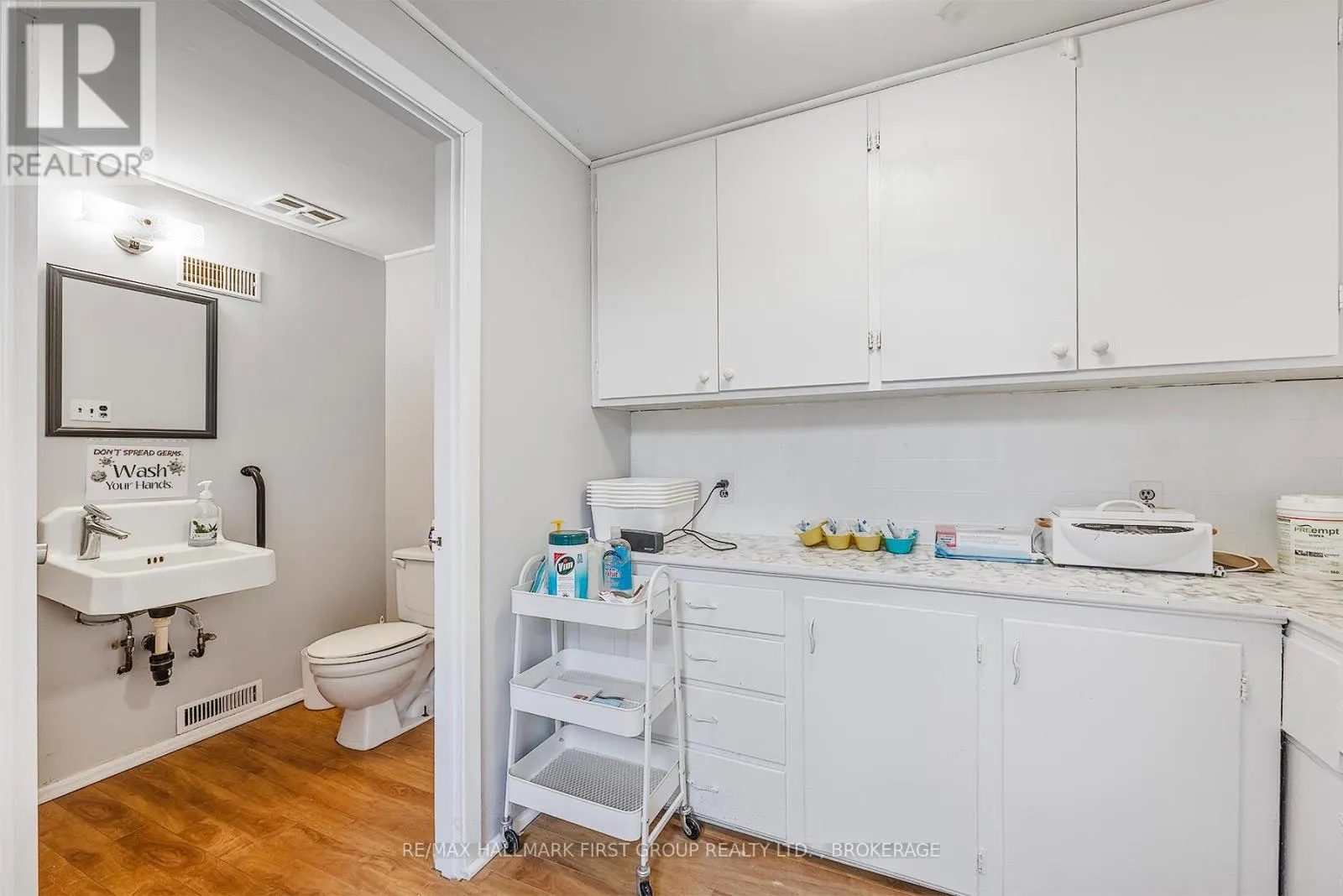 19/21 DUNDAS STREET W