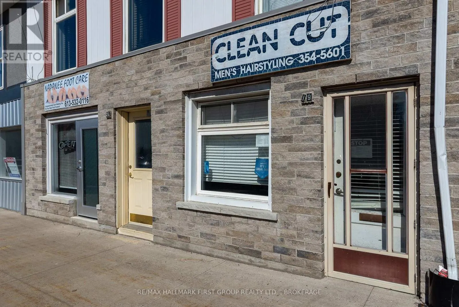 19/21 DUNDAS STREET W