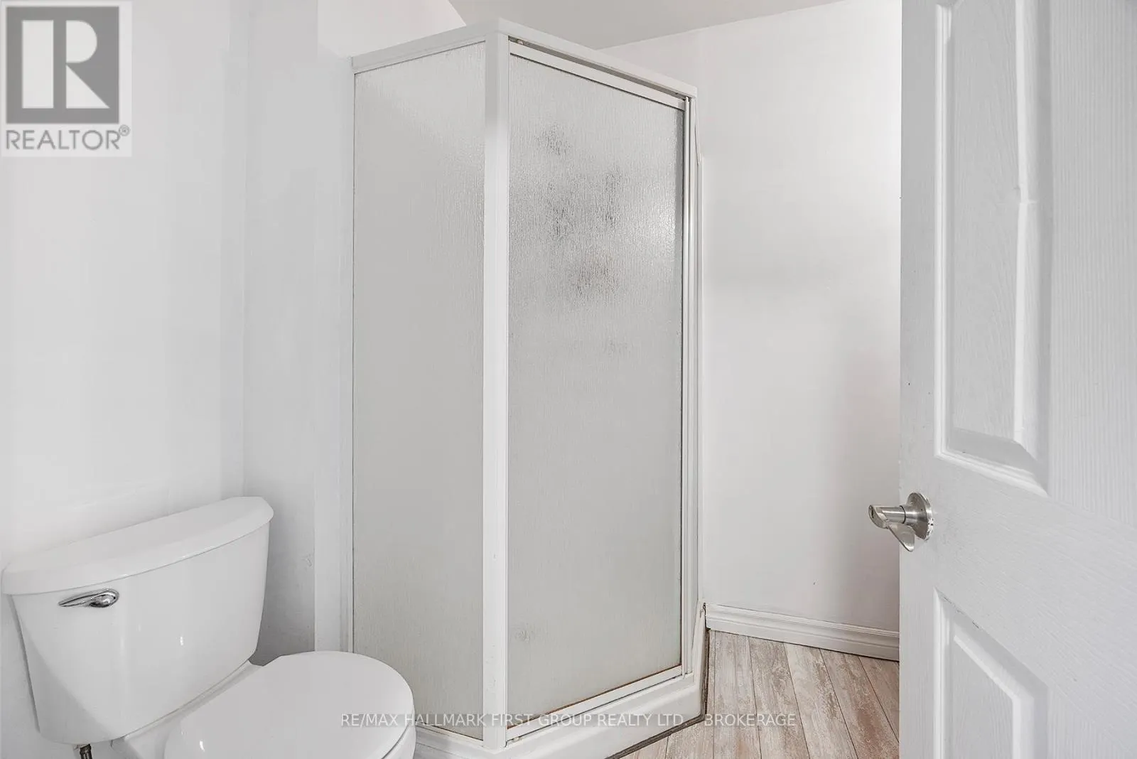 19/21 DUNDAS STREET W