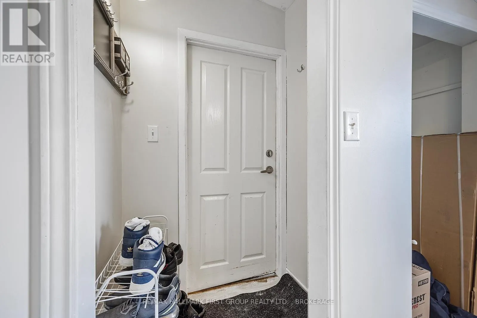 19/21 DUNDAS STREET W