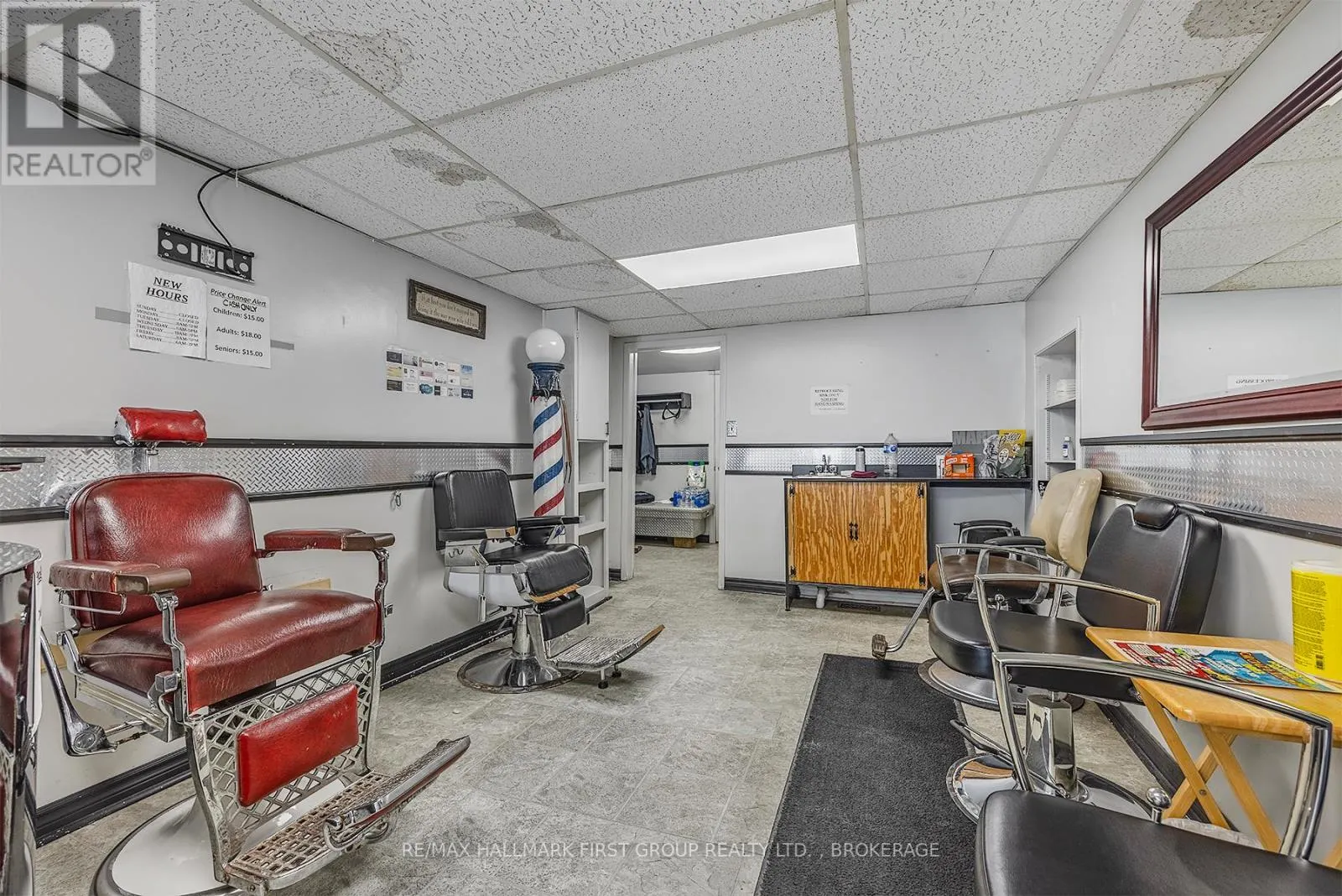 19/21 DUNDAS STREET W