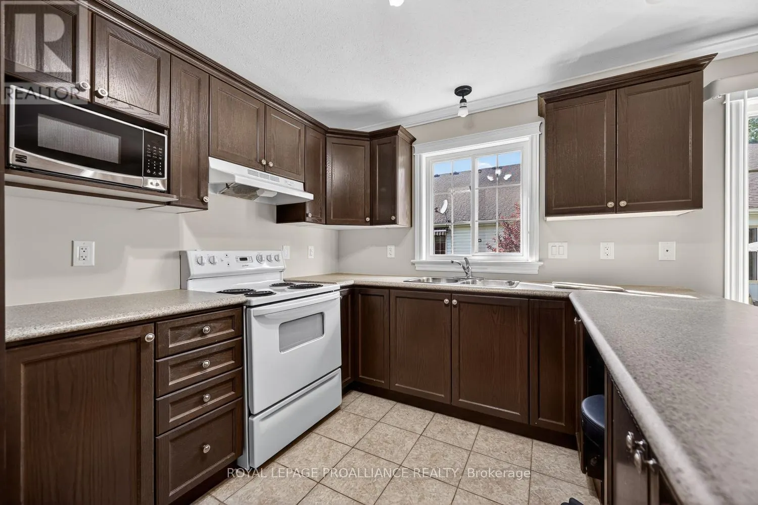157 STEACY GARDENS E