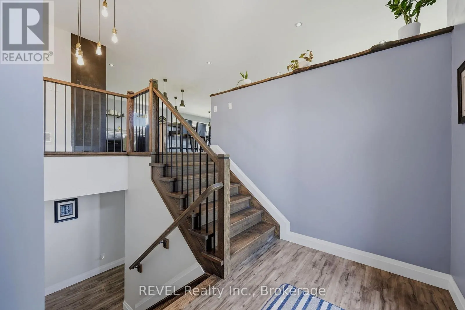 221 FARR STREET