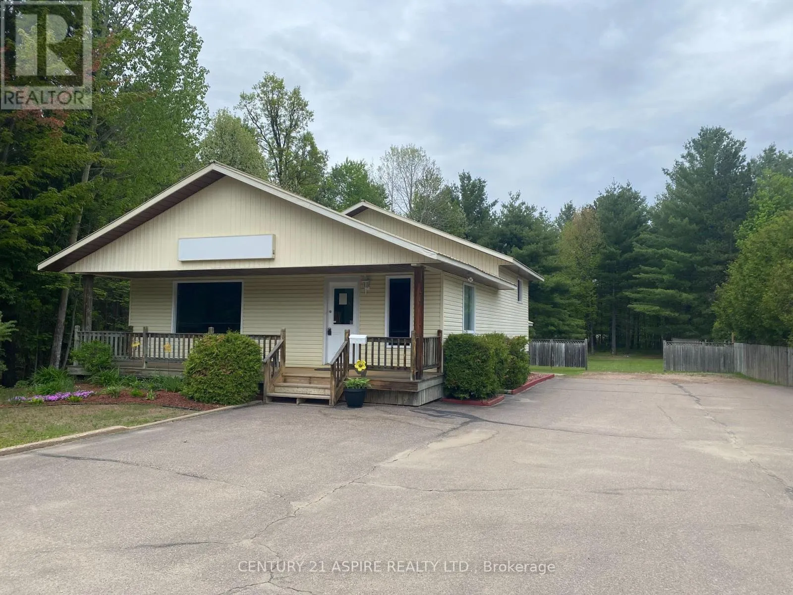 2889 PETAWAWA BOULEVARD