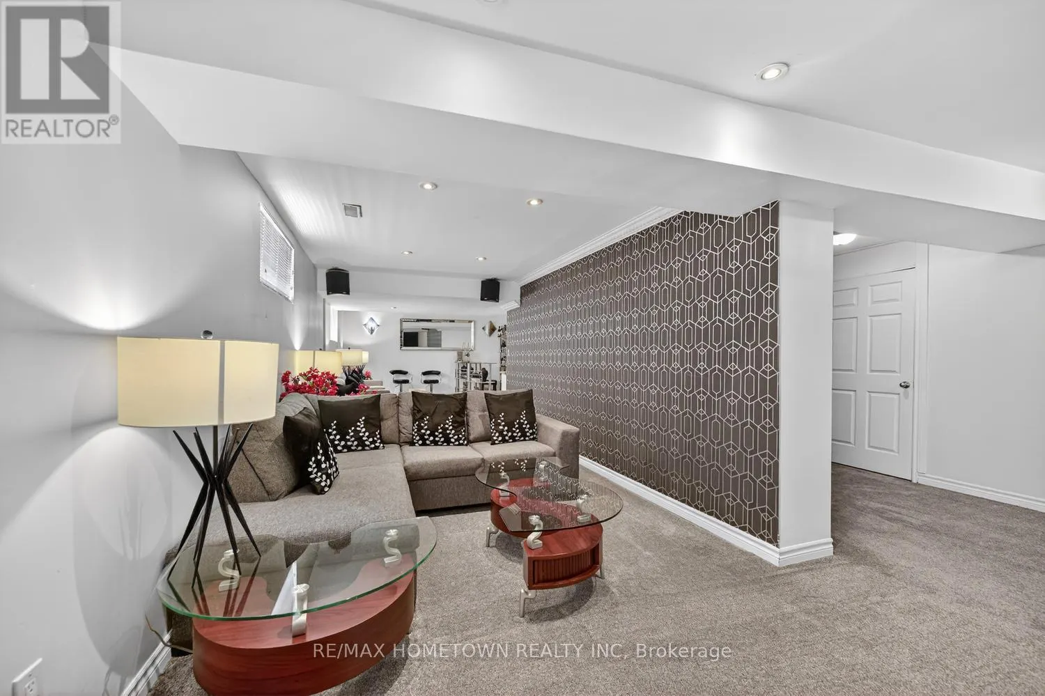 1020 CRESTWOOD DRIVE