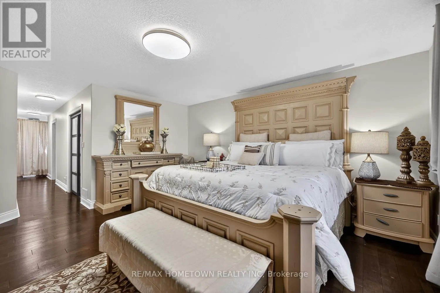 1020 CRESTWOOD DRIVE