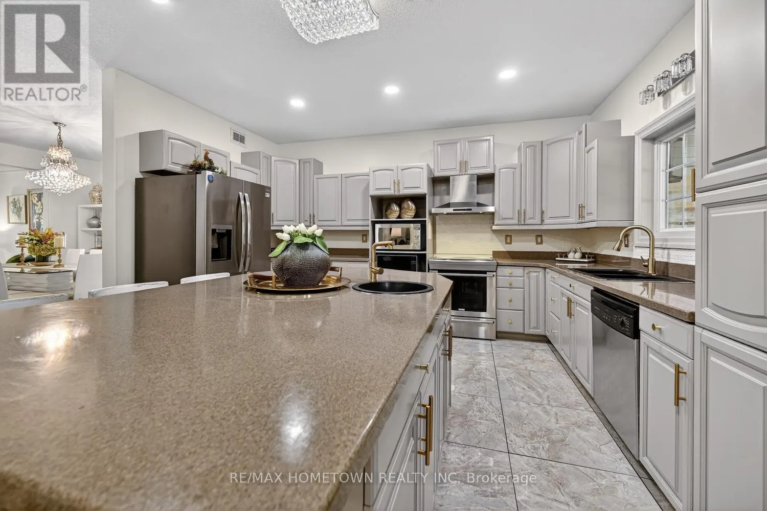 1020 CRESTWOOD DRIVE