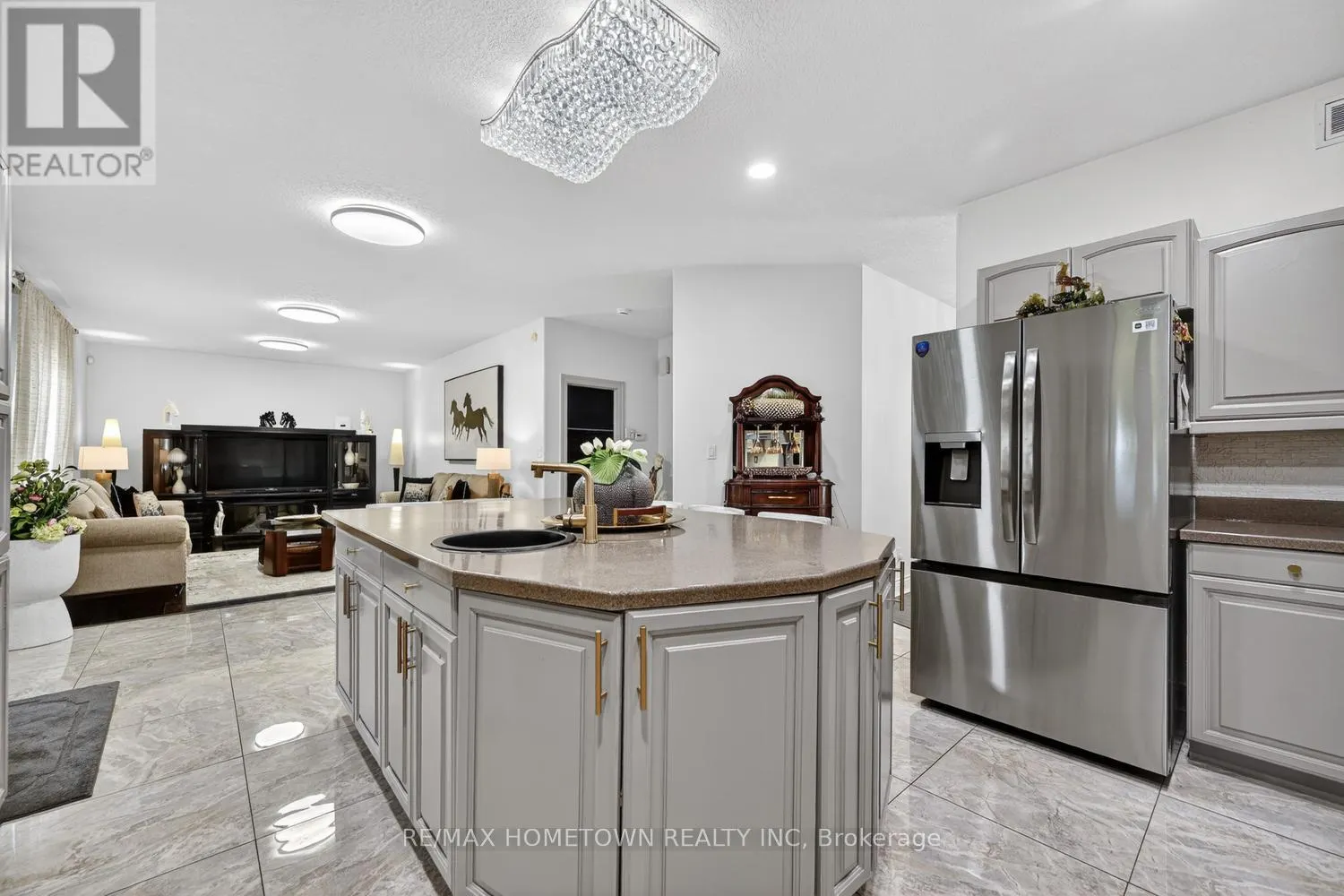 1020 CRESTWOOD DRIVE