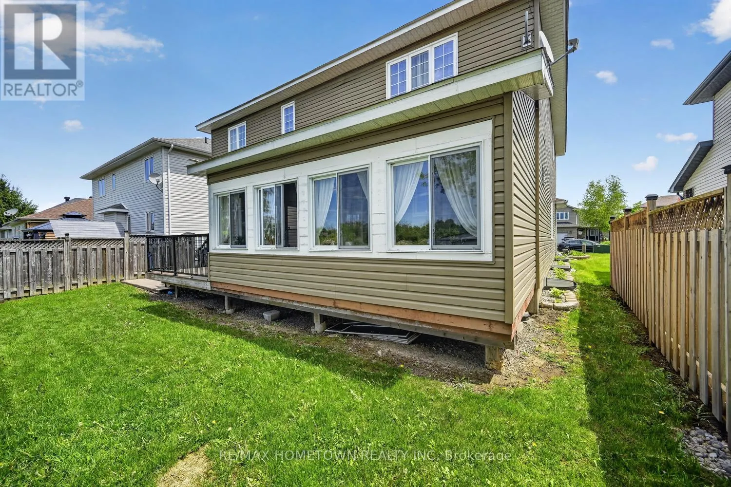 1020 CRESTWOOD DRIVE