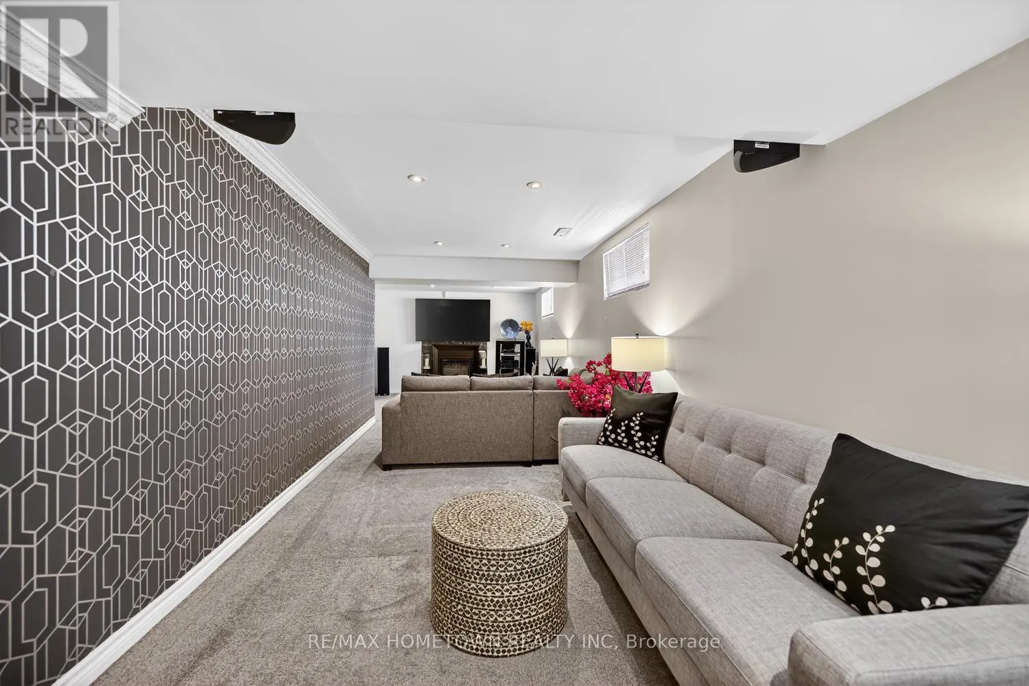 1020 CRESTWOOD DRIVE