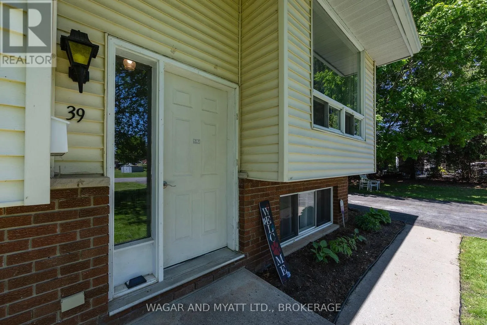 39 RIVERVIEW DRIVE