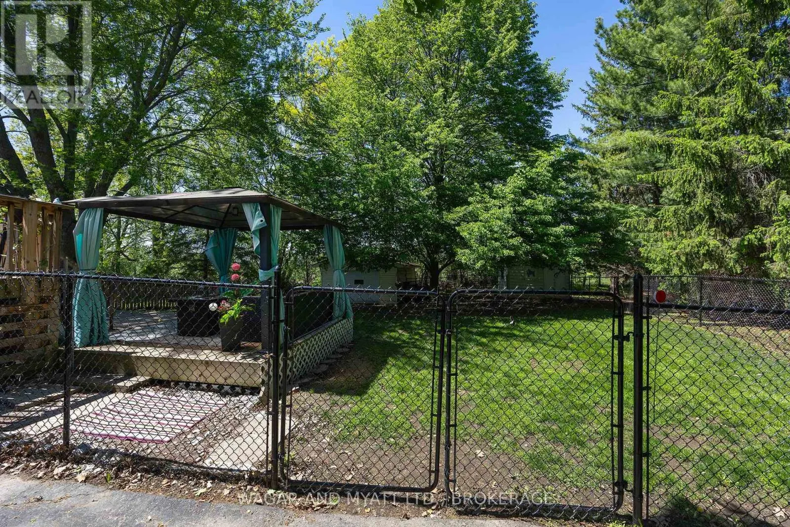 39 RIVERVIEW DRIVE