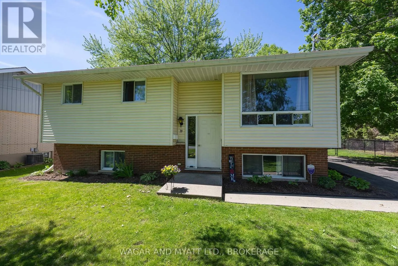 39 RIVERVIEW DRIVE