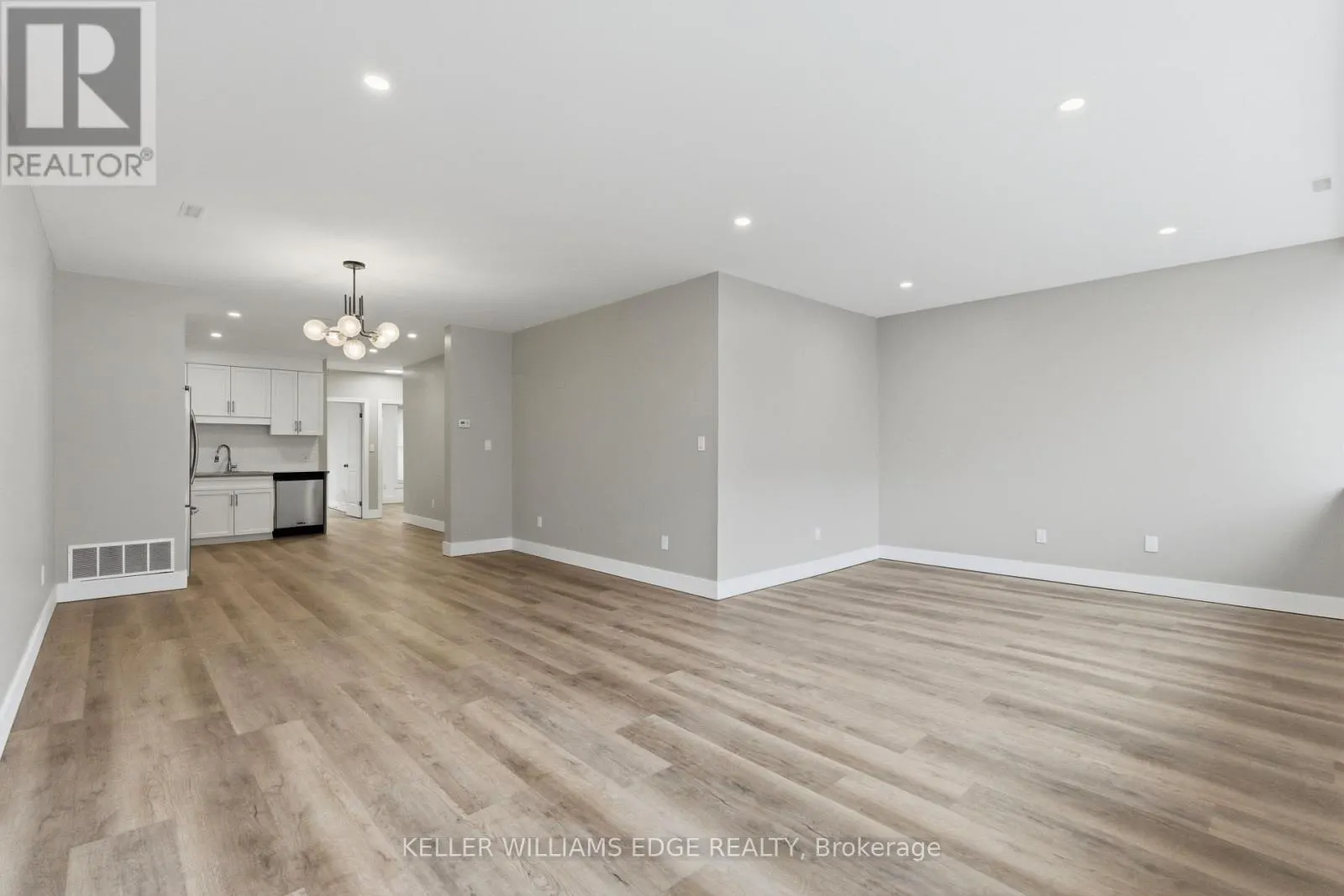 389 DUNDAS STREET